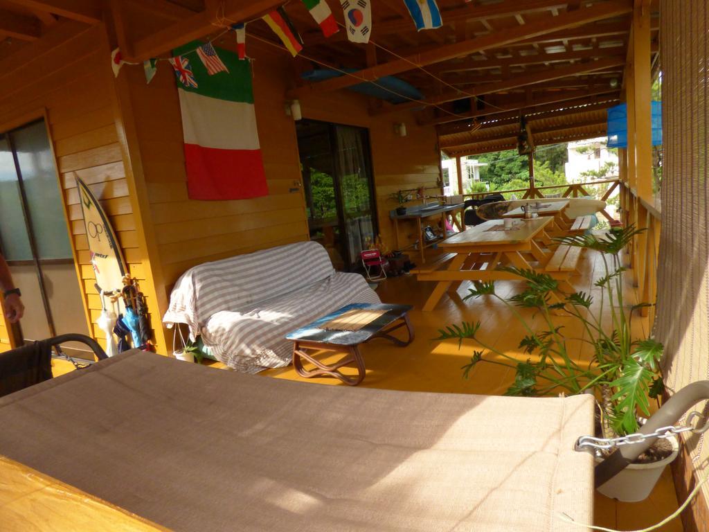 Отель Tropical Surf House Okinawa Онна Экстерьер фото