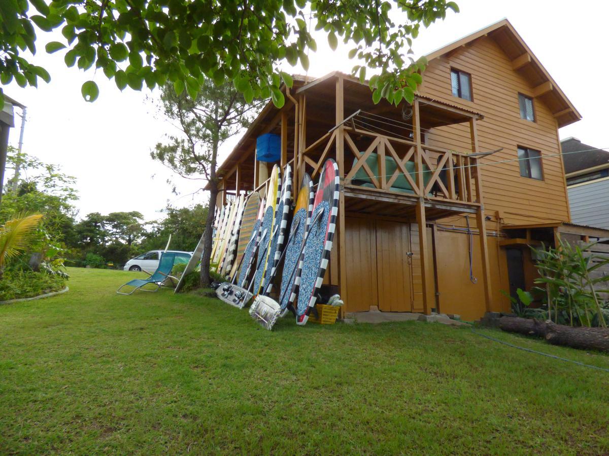 Отель Tropical Surf House Okinawa Онна Экстерьер фото